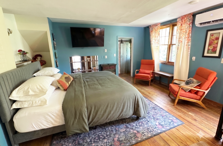 Canyon Loft / Deluxe King Suite